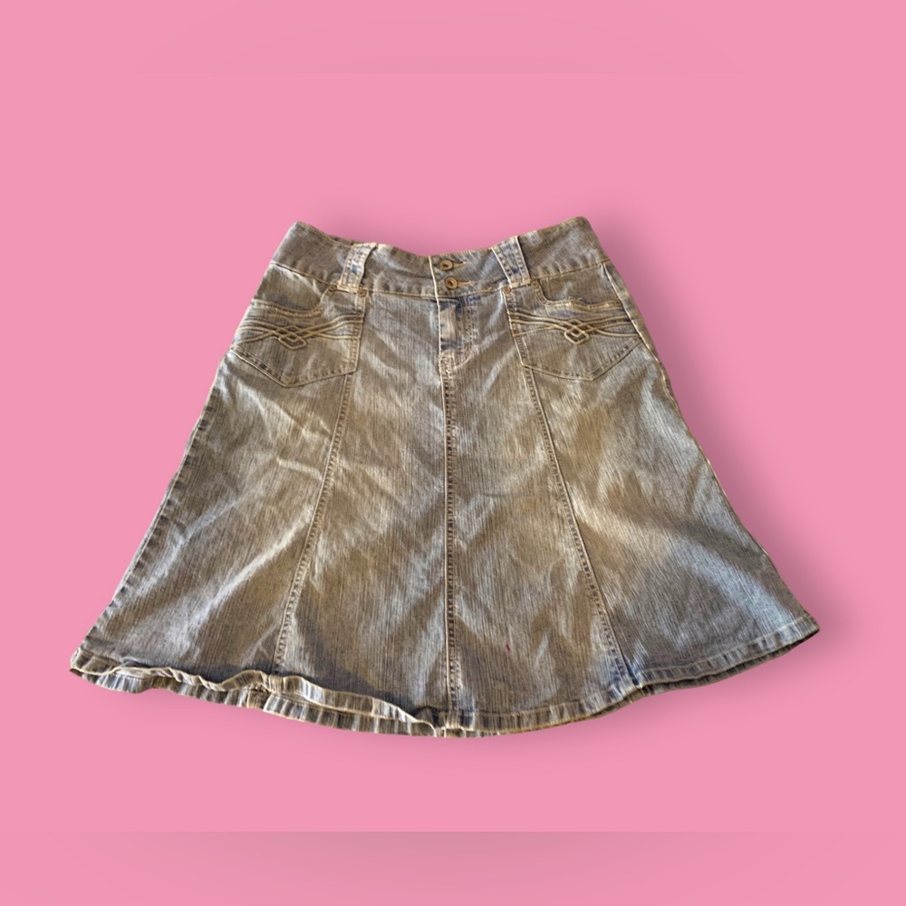 Rewind skirt y2k
Size 7